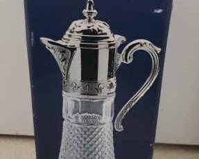 AAA105- A lovely Roberts and Dore Italian silver plated wine carafe with hinged lid 
