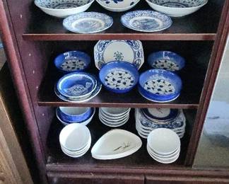 AAA078 - Blue & White Asian Patterned Dinnerware 