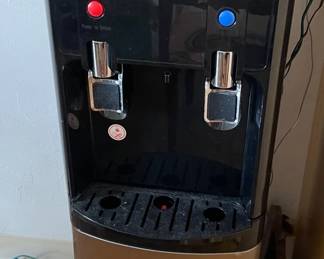 AAA209 - Hot & Cold Water Dispenser 