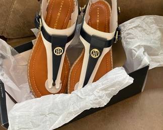 AAE011 - Tommy Hilfiger “Bennia” Sandals Sz 9-1/2M