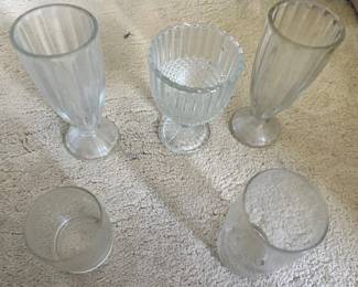 AAA259 - 5 Varying Glass Cups