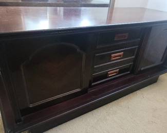 AAA077 - Cabinet Base/TV Stand 