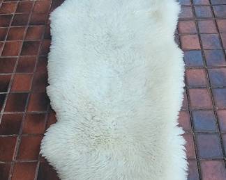 AAA003 - Lambskin Rug