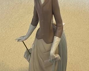 AAA072 Lladró "Woman With Dog" Sculpture