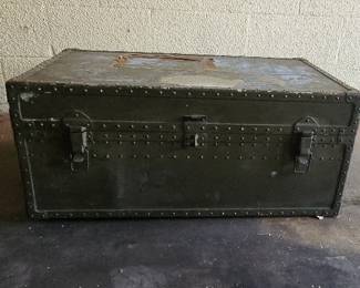 AAA245 - Vintage Footlocker 