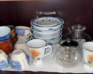 AAA038 Beautfiul China and Teapots