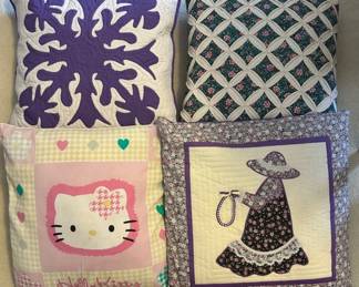 AAA163 - 4 Decorative Pillows