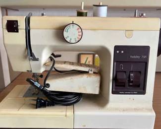 AAA124 Sewing Machine