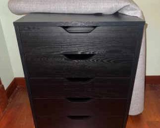 AAE413 Nightstand and 6' Rug