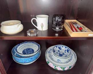 AAA056 Miscellaneous Japanese and Chinese Porcelain
