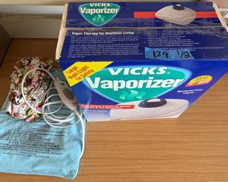 AAA129 Vicks Vaporizer And Heating Pads 