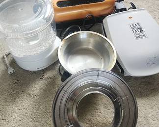 AAA146 - Assorted Kitchen Appliances 