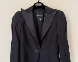 Giorgio Armani black wool super 180 tuxedo jacket with black silk lapels. Italian size 36. Made in Italy