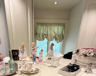 An assortment of decorative objects.