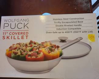 11" covered skillet - new in box