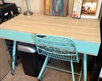 Cute desk and chair