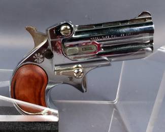 Davis Industries D-32 .32 Auto Over/Under Derringer Pistol SN# 222210, In Box
