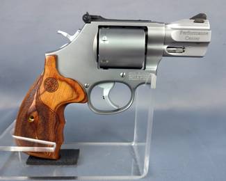 Smith & Wesson 357 Mag 7x Performance Center Model 686-6 .357 Mag 7-Shot Revolver SN# CVD9436, 2.5" Bbl, Moon Clips, Paperwork, In Hard Case