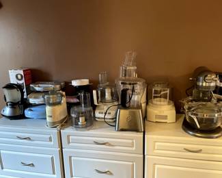 Small appliances, some never used.
