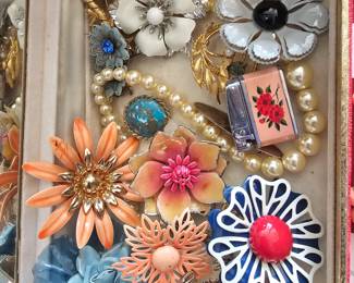 Vintage brooches 