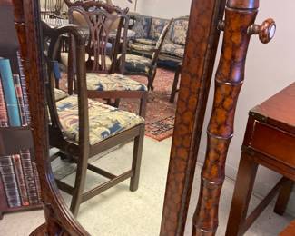 Close-up of wood detail on the standing mirror