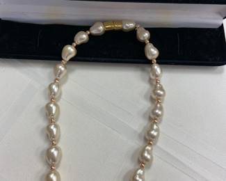 Vintage faux freshwater pearl necklace