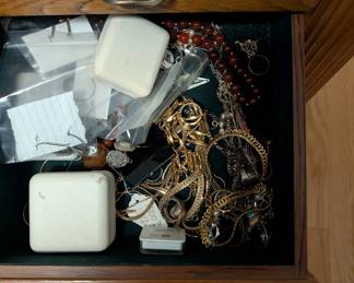 costume jewelry 