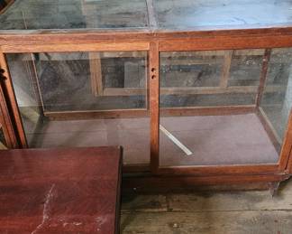 Display case glass shelves
