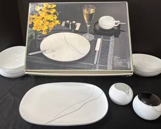 Daniel Hechter LAL03 Threads 20 Pc. Service For Four, Plus 3 Serving Bowls, 1 Platter, Sugar Bowl