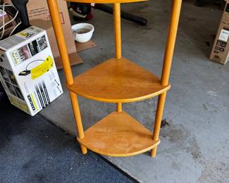 Tri-corner wood shelf