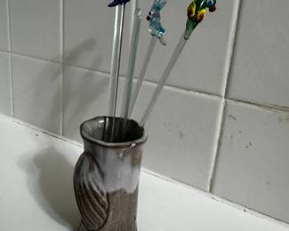 Small vase with very small hand, balloon glass parrots one glass stir sticks
