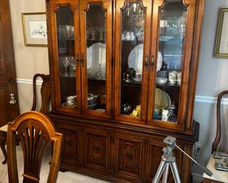 Thomasville Table with 6 chairs matches this beautiful hutch...2 giant leafs create seating for 10+ guests...in great shape