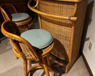 Rattan bar and bar stools... in really nice condition and very sturdy