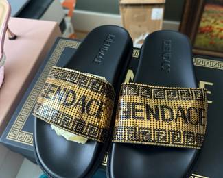 Brand new Fendace slides. Also part of the exclusive collaboration. 