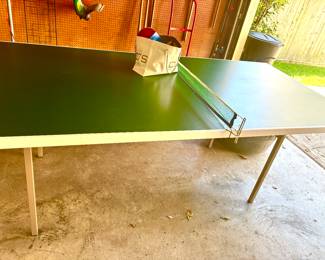 Ping pong/hockey table