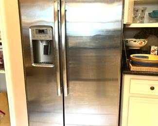 GE stainless fridge