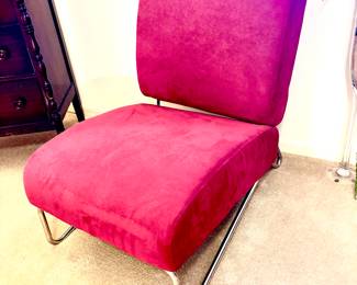 Chic contemporary lounge chair