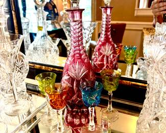 Red crystal decanter/multi color glasses