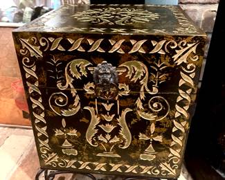 Striking Horchow accent table