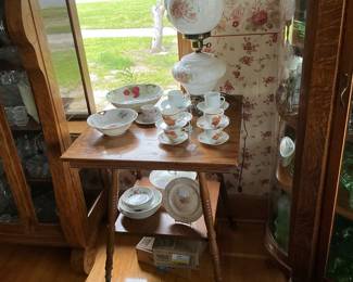 Tiger Oak parlor table tea cups, going with the wind lamp