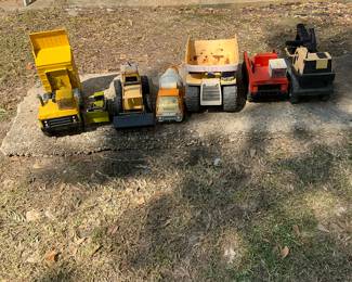 Several Tonka from trucks to cranes