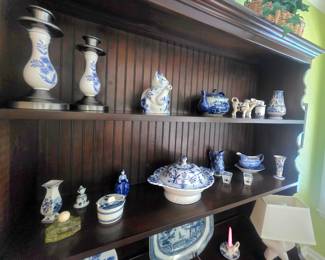 Ethan Allen hutch 