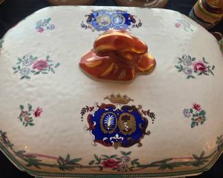 Chinese export Armorial tureen
