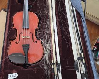 #225	Bean Blossom Violin - w/Case and 2 bows (real Horse hair)	 $150.00 
