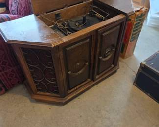 #158	Penncrest Stero Cabinet - Solid State (as is)	 $20.00 
