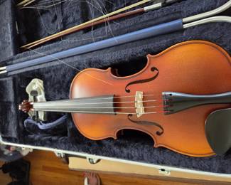 #232	Knilling Bucharest Violin w/hard Case w/ 2 bows	 $100.00 
