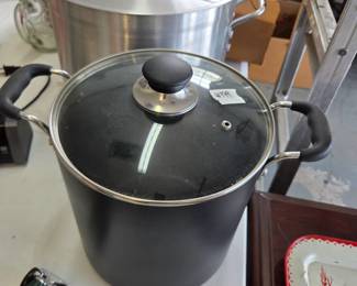#199	T-Fall Stock Pot - New Non-stick	 $25.00 
