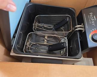 #186	Presto Dual Basket Air ProFry- New w/box	 $50.00 
