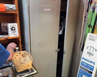 #102	Tennesco Metal Stoage Cabinet w/2 doors & 4 shelves 36x18x72	 $65.00 
