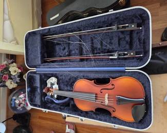 #232	Knilling Bucharest Violin w/hard Case w/ 2 bows	 $100.00 

